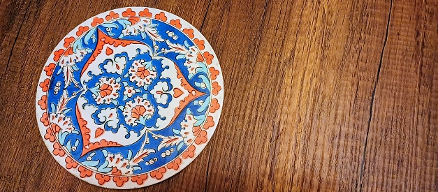 Ceramic round trived