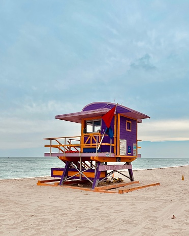 Strandwachters huis op het strand van Miami