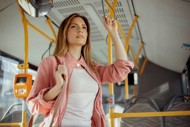 대중 교통의 여성 - driver bus public transportation reflection 뉴스 사진 이미지