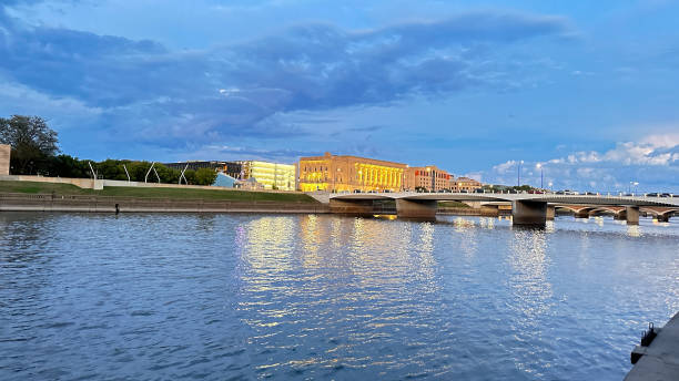 istock Beautiful Des Moines Iowa 1918446133