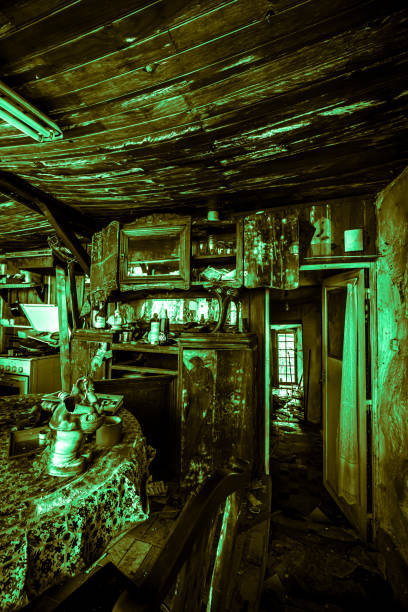 istock Abandoned wood house 1919192454