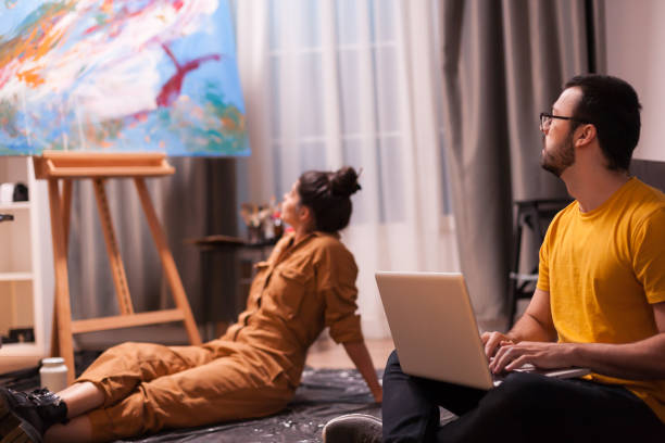 istock Artists searching for inspiration 1919551184
