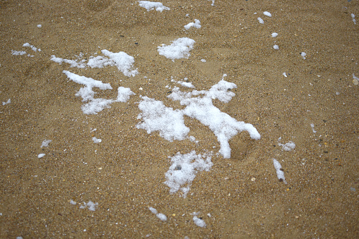 neige sur le sable