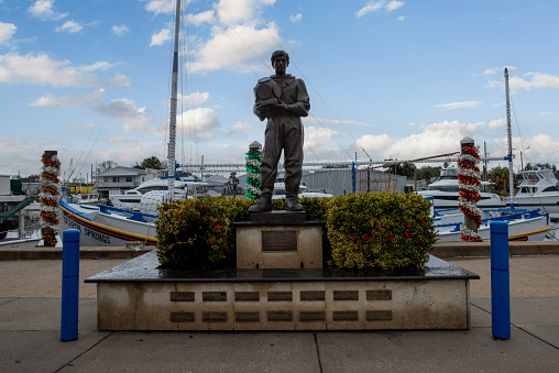 Tarpon Springs, Florida, USA - 28th December 2023: A statue of a sponge diver on the docks at Tarpon Springs, Florida, USA