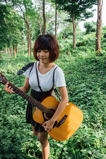 thai female musician