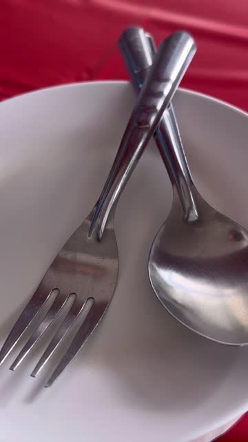 Rotate the spoon that is placed on the plate.