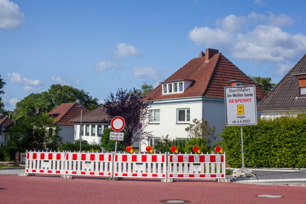 一戸建て住宅、住宅、建設現場、道路封鎖、オスター��ホルツ・シャルムベック - osterholz ストックフォトと画像