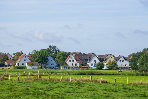 住宅、一戸建て、住宅、牧草地、オスターホルツ・シャルムベック - osterholz ストックフォトと画像