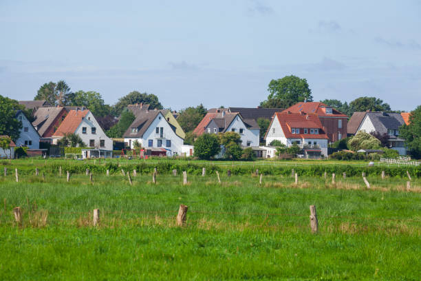 住宅、一戸建て、住宅、牧草地、オスターホルツ・シャルムベック - osterholz ストックフォトと画像