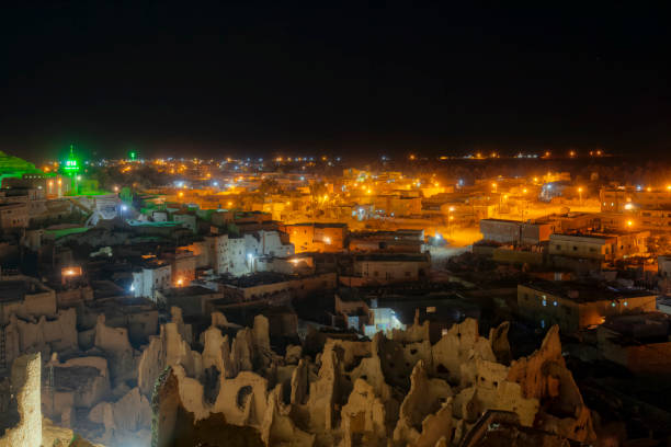 old town of siwa oasis by night in egypt - desert egyptian culture village town imagens e fotografias de stock