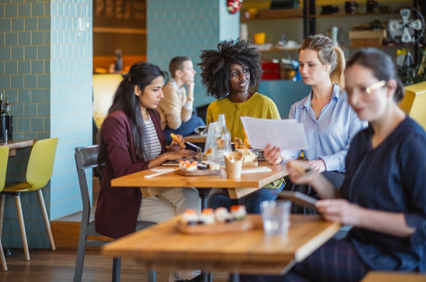 istock Businesswomen having a lunch meeting 1922049614