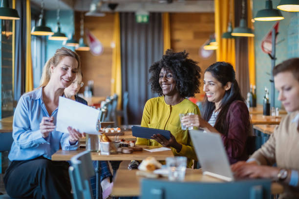 istock Businesswomen having a lunch meeting 1922050651