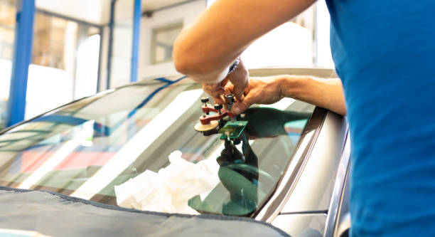 istock Service agent repairs dangerous crack in windhield on location without replacement glass for free, Smart repair 1922093481