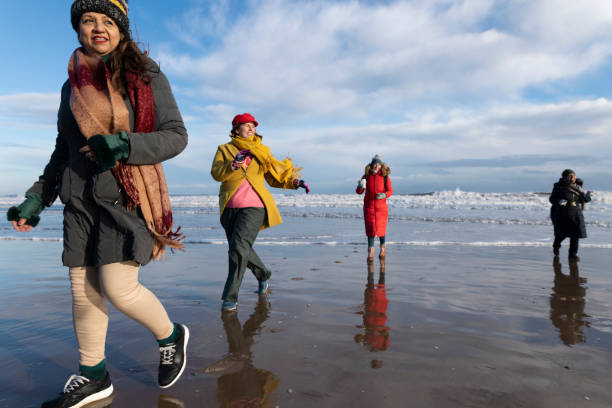istock Enjoying the Coast with Friends 1922133911