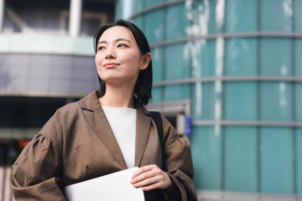 portrait of young asian business woman in outdoors - jepang potret stok, foto, & gambar bebas royalti