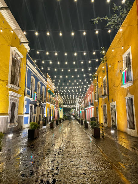 istock Callejon del Sapo at night 1922681125
