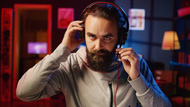 istock Man communicating with internet friends playing videogames, zoom out 1922981512