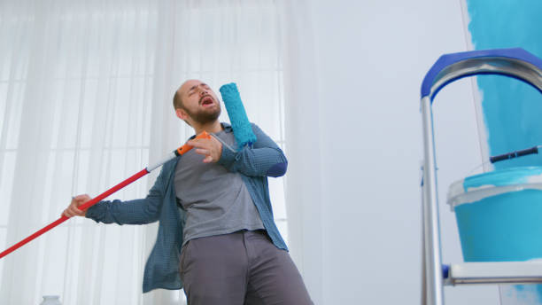 istock Excitement during home repair 1923199655