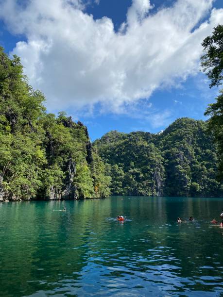 istock Snorkel in Kayangan Lake 1923215289