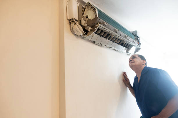 istock Technician performs maintenance on the air conditioning of an apartment 1923502913