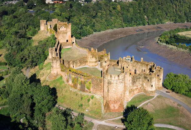 chepstow castle from above - monmouth wales imagens e fotografias de stock