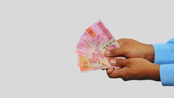 istock hold indonesin currency 1924000356