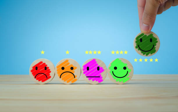 istock Customer satisfaction in painted circle wood service scores 1924120285