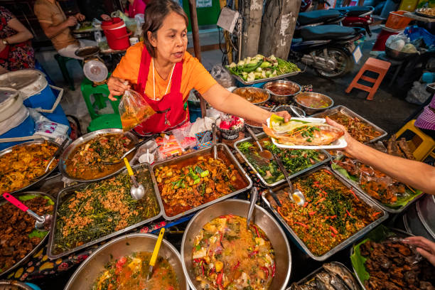 Thai street food seller at the night market in Chiang Mai, Thailand Thai street food seller at the night market in Chiang Mai, Northern Thailand night market stock pictures, royalty-free photos & images