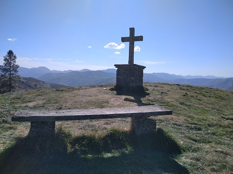 cruz religiosa en la montaña en el santuario del Acebo - Asturias - España