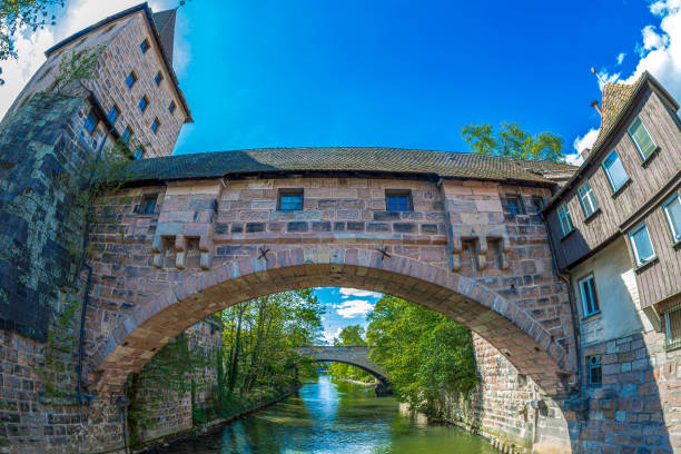 fronveste bridge over pegnitz river, schlayerturm tower and tower green e  from 1422, nuremberg, bavaria, germany - castle nuremberg fort skyline imagens e fotografias de stock