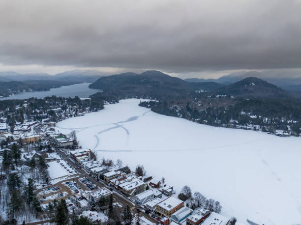 afternoon winter aerial photo of mirror lake in the village of lake placid, new york. (01-05-2024) - adirondack chair photos et images de collection