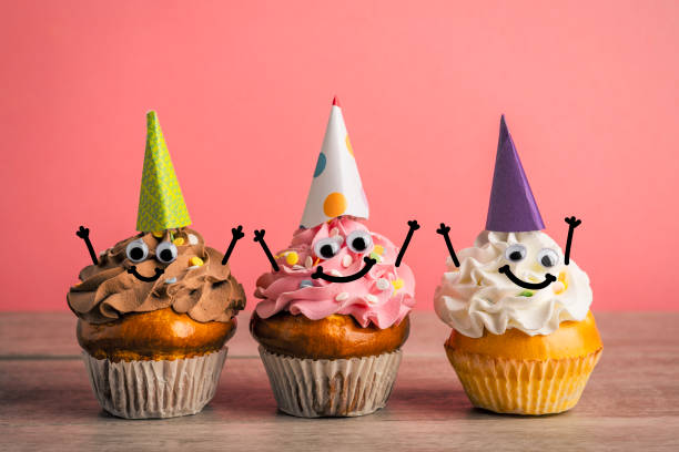 Party Cupcakes in Hats in a Row - fotografia de stock