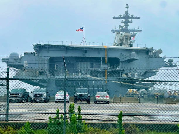 uss george h.w. bush (cvn-77), норфолк, вирджиния (сша) - george w bush стоковые фото и изображения