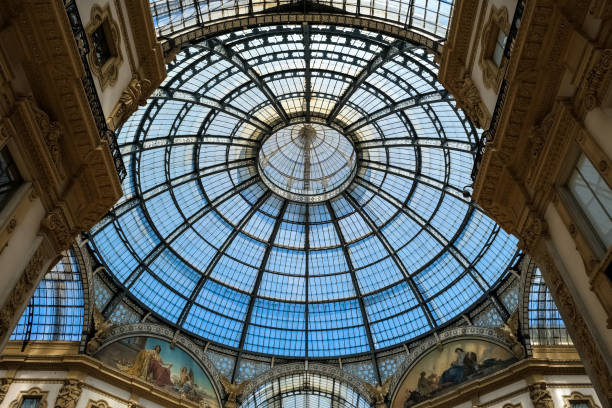 galleria vittorio emanuele ii in mailand, italien - shopping milan italy retail shopping mall stock-fotos und bilder