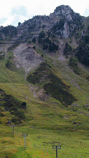 Vue rapprochée des pics des Pyrénées, depuis la station de ski de la Mongie