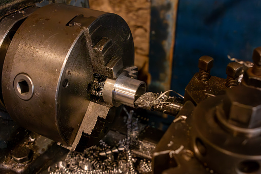 Conventional lathe operation, machining a bore in an aluminium part