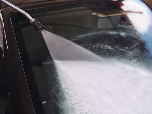 istock High pressure car cleaning! 1927093262