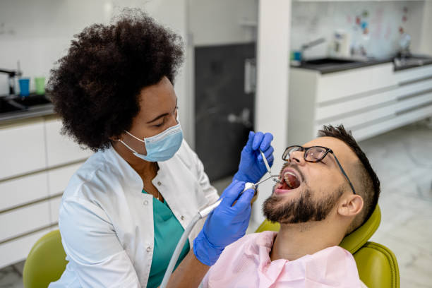 istock Confident dental treatment 1927148316