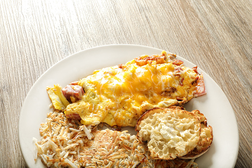 Link sausage with scrambled eggs, hash browns and toast