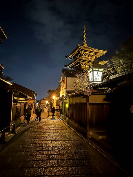 Yasaka Pagoda view in Kyoto, Japan. Popular touristic area near Kyomizu Dera, Ninenzaka and Sennenzaka. Traditional street of Higashiyama district in Kyoto old town. Night in Kyoto, dark Kyoto, Japan - 09.11.2023. Yasaka Pagoda view in Kyoto, Japan. Popular touristic area near Kyomizu Dera, Ninenzaka and Sennenzaka. Traditional street of Higashiyama district in Kyoto old town. Night in Kyoto, dark heian period stock pictures, royalty-free photos & images