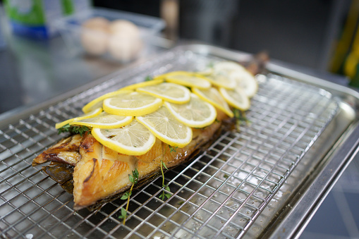 Grilled fish with lemon