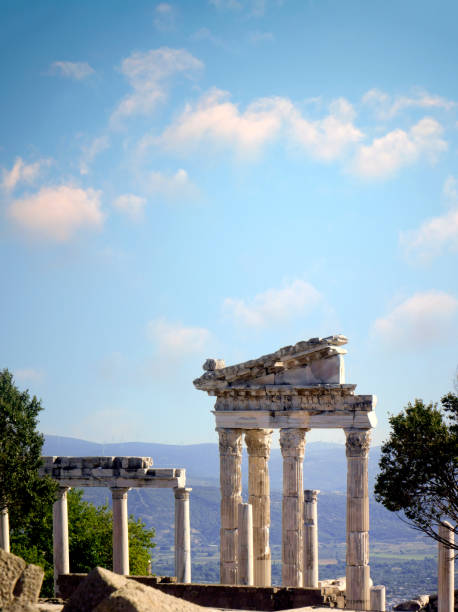 ancient greek archaeological site pergamon - ancient greece mediterranean turkey izmir turkey fotografías e imágenes de stock