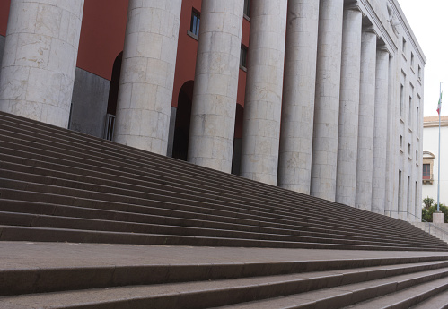 Wide stairs and tall columns