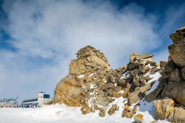 Gefrorene Wand in Hintertux Glacier 1,500-3,250 meters. There is skiing on the Hintertux Glacier all year round, 365 days a year.