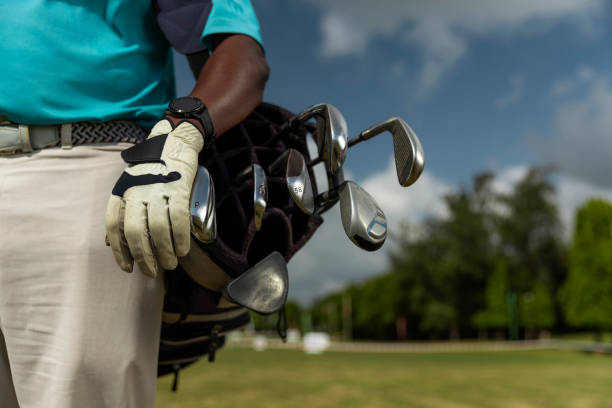 istock Carrying golf clubs 1931126608