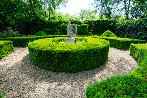 Hedges and goddess sculptures at the Weber estate, Illinois, USA
