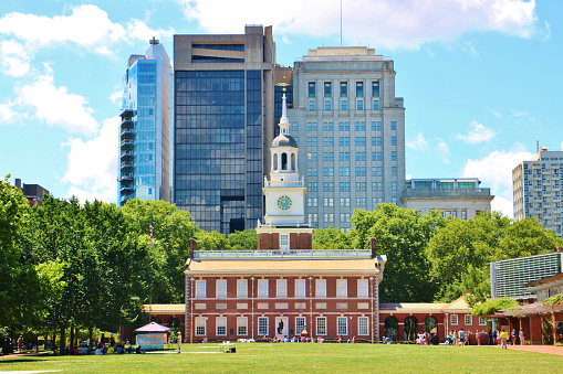 The view of Independence Hall on a sunny day