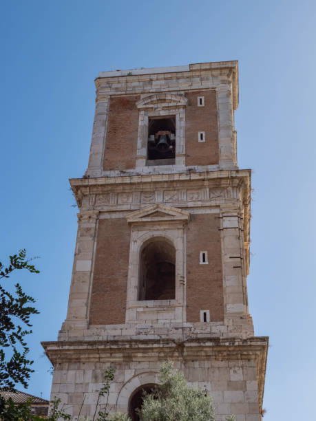 ナポリのサンタ・キアラ大聖堂の鐘楼 - santa chiara ストックフォトと画像