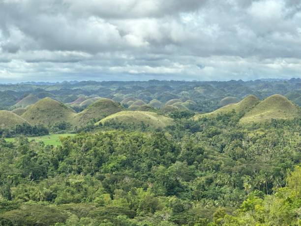 chocolate hills in bohol, philippines - nautical vessel philippines mindanao palawan foto e immagini stock