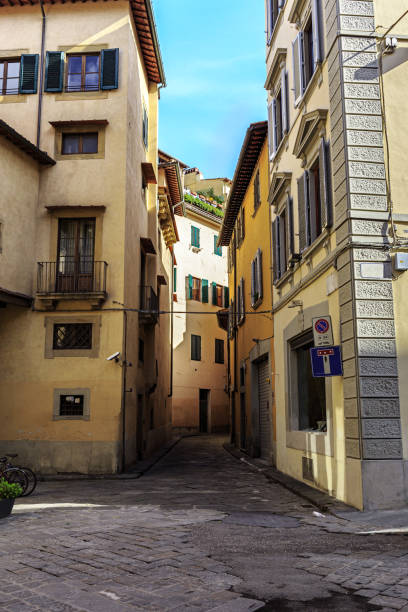 istock Narrow street in Florence 1933145314